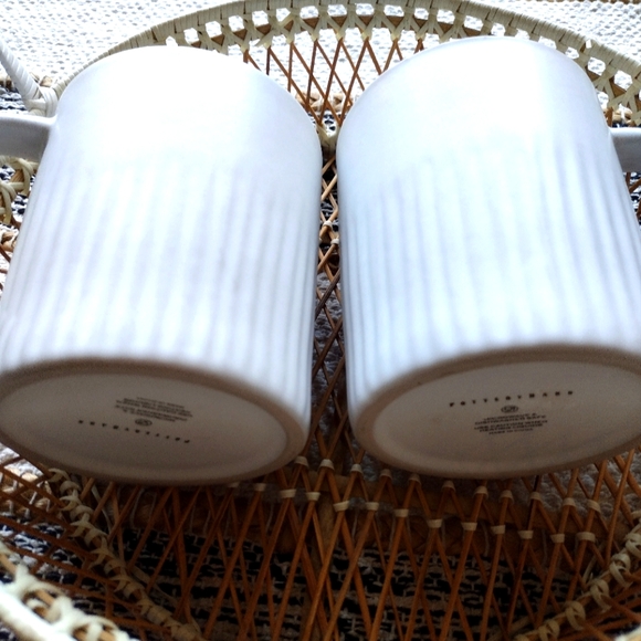 Two Pottery Barn Large Coffee Mugs Ridge Textured Stoneware Mugs - Picture 6 of 7